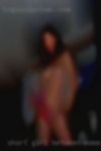 Short girl between women 18 to 35 thanks.