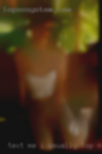 Text me I usually top naked housewives but versatile.